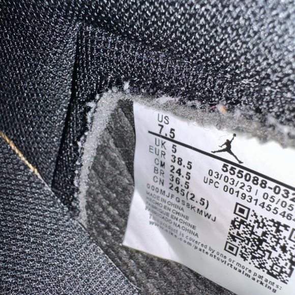 Women’s black Nike high top shoes - Picture 4 of 4